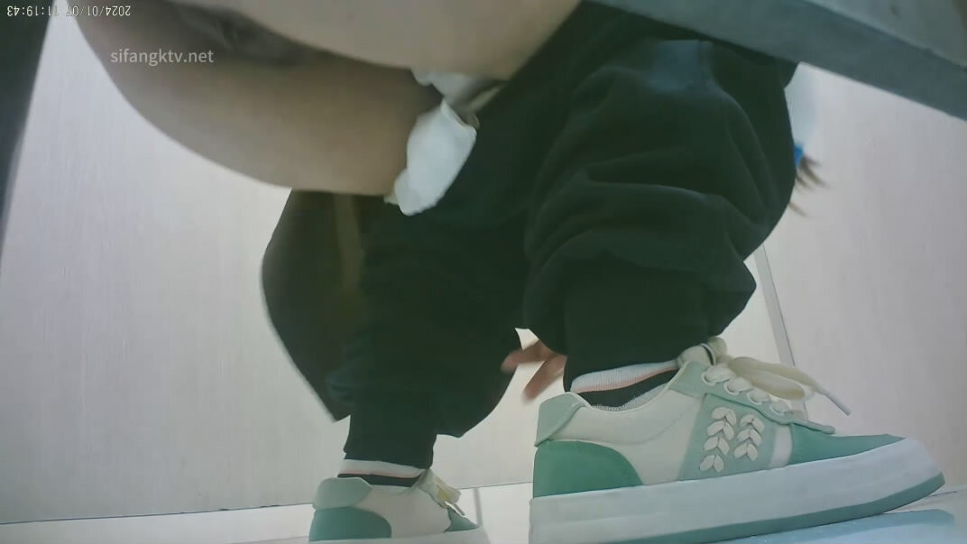 黑靴美女1.jpg