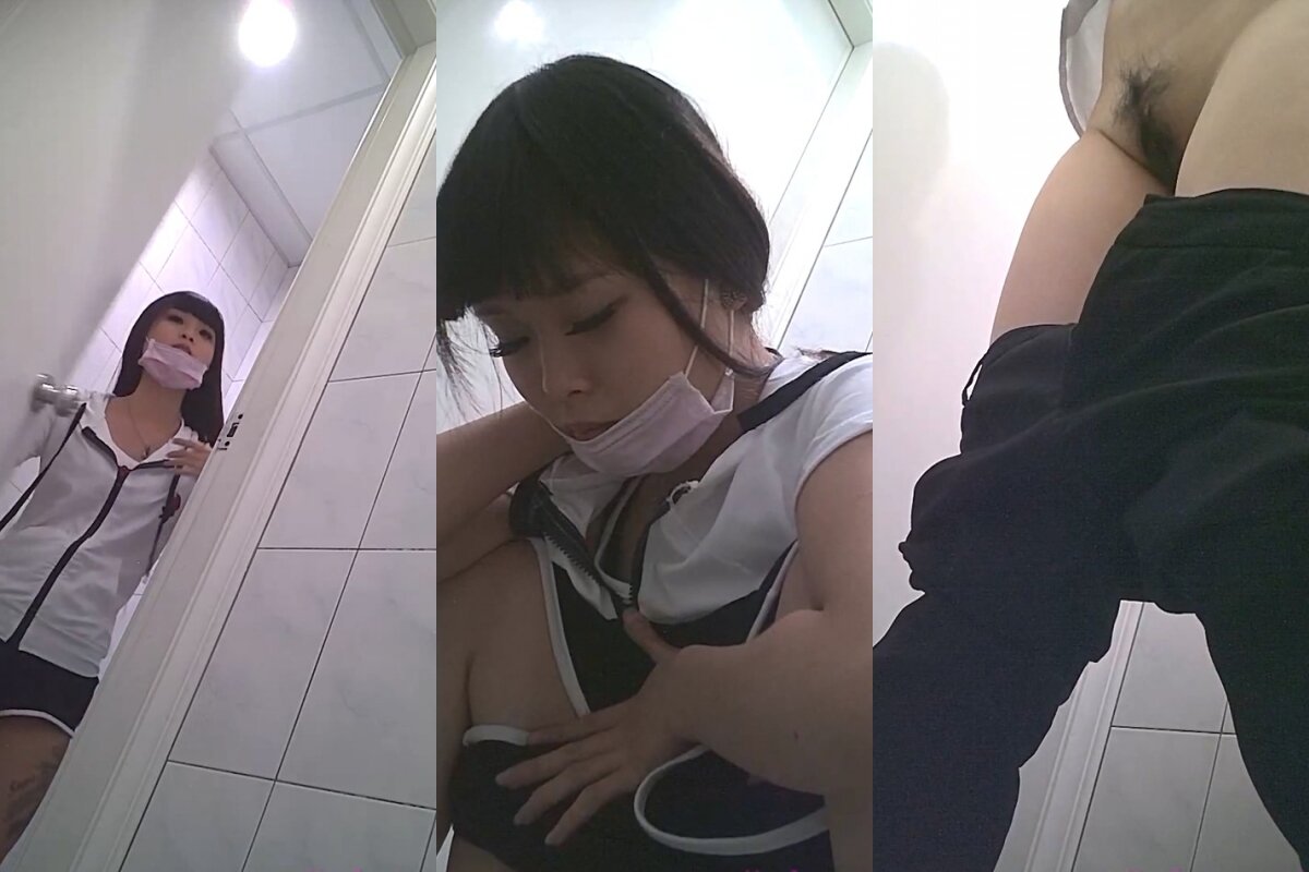 ⚫️⚫️厕拍达人服装城定点偸拍女厕，络绎不绝的都市漂亮小姐姐嘘嘘，还拍到一位中性妆扮的假小子