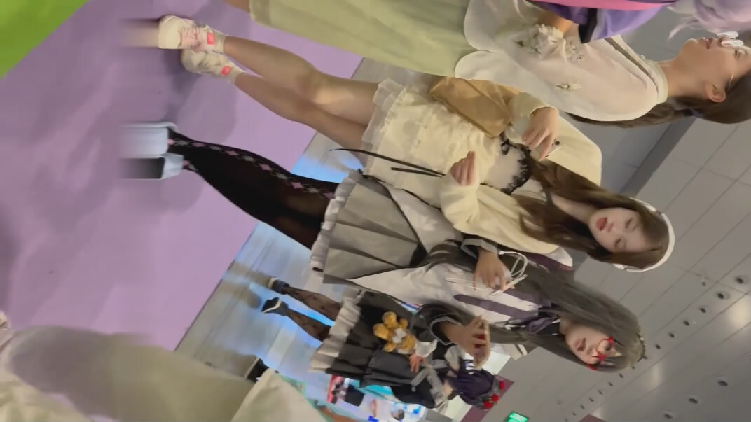 官方售价62元❤️大神KFC⭐⭐⭐⭐⭐顶级无内CD可爱学生妹逛动漫展没穿内裤露出粉色鲍鱼