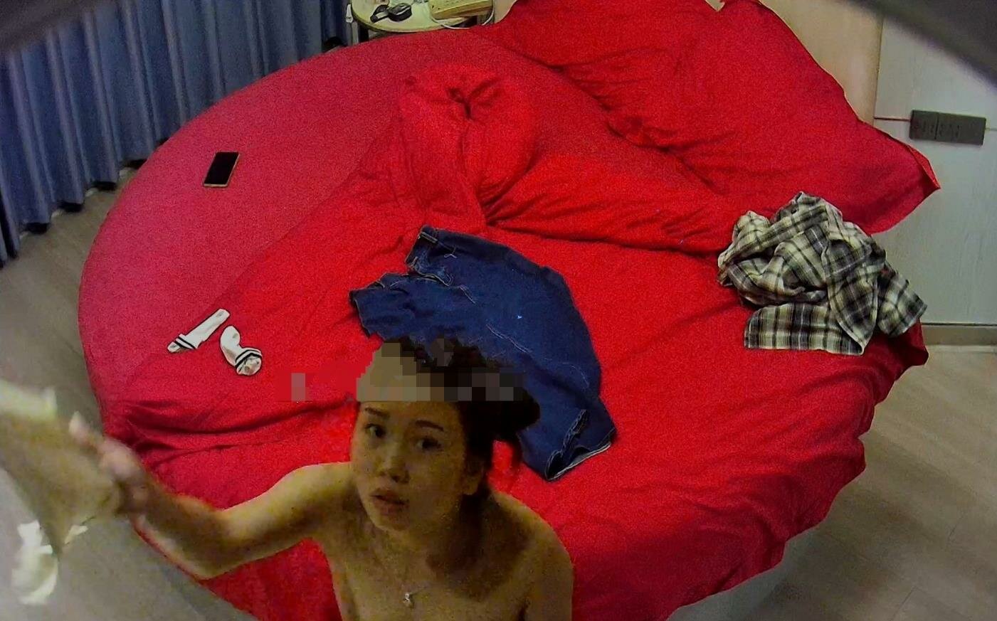 2024-11-2-3流出酒店偷拍❤️极品白袜学妹和男友开房后续妹子貌似发现摄像头