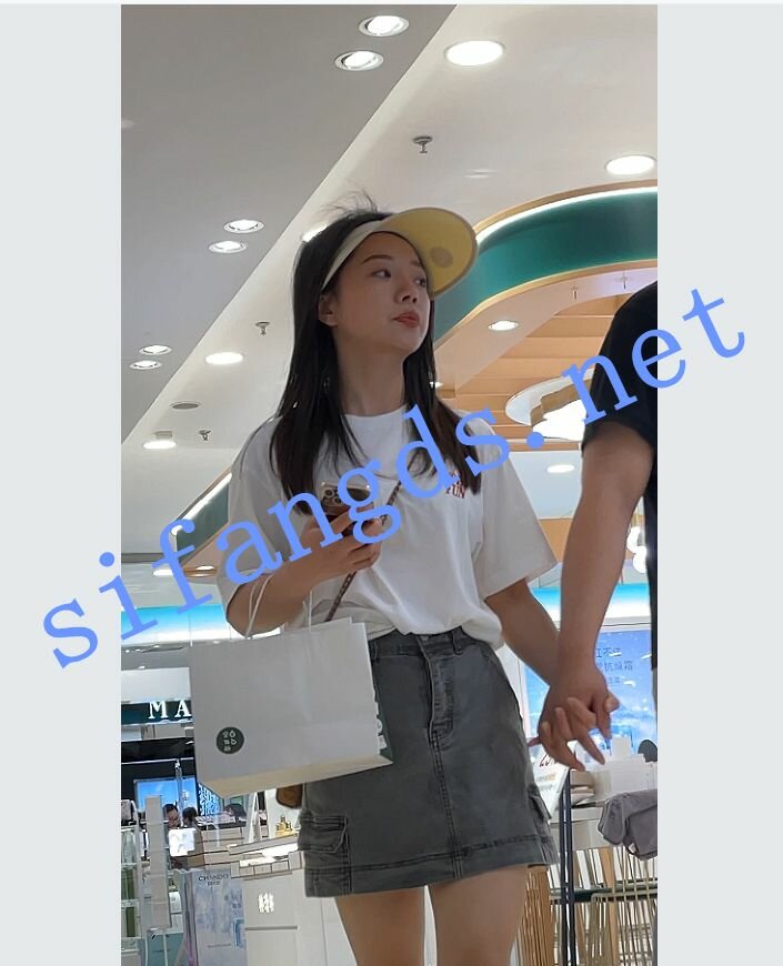 【KKCD㊙️】3163-3164-两个妹子和男友逛街被抄底