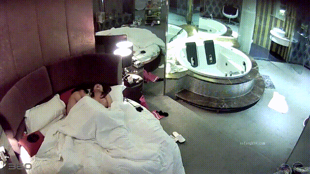226483bd2a3eb.gif