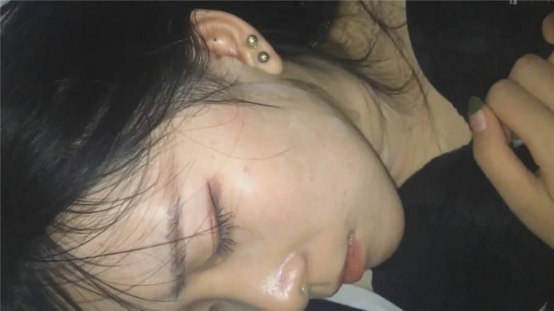 单位领导下药迷翻新来的美女同事❤️各种姿势露脸啪啪