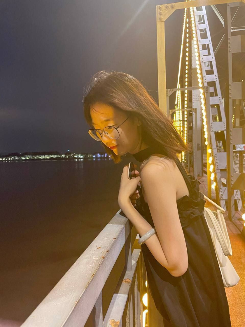 【某某门事件】第286弹 哈尔滨医科大学❤️宦雅昕❤️激情艹逼三洞全开淫荡至极，后入猛艹几下抽出来喷水如泉！