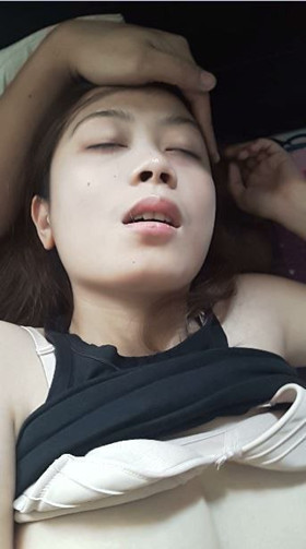 缅甸小情侣家中激情啪啪啪❤️无套操逼，看着鸡巴缓缓插入小逼逼，太刺激了！