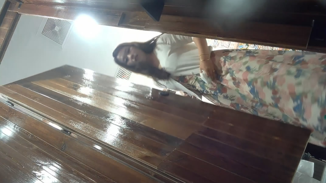 六月流出新系列❤️夜总会女厕高清后拍小姐尿尿喝高了口吐黄龙的长裙靓妹