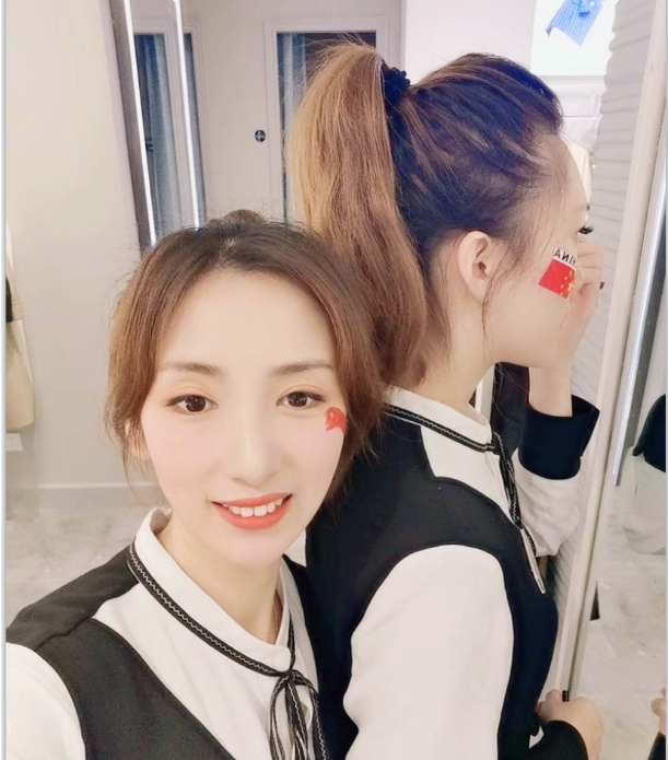 【极品泄密】超美清纯反差G奶女神，啪啪洗澡视频流出，生活照这么美艳的女神店员，私底下却被猛男在床上干的大奶乱摇，一直在说受不了了
