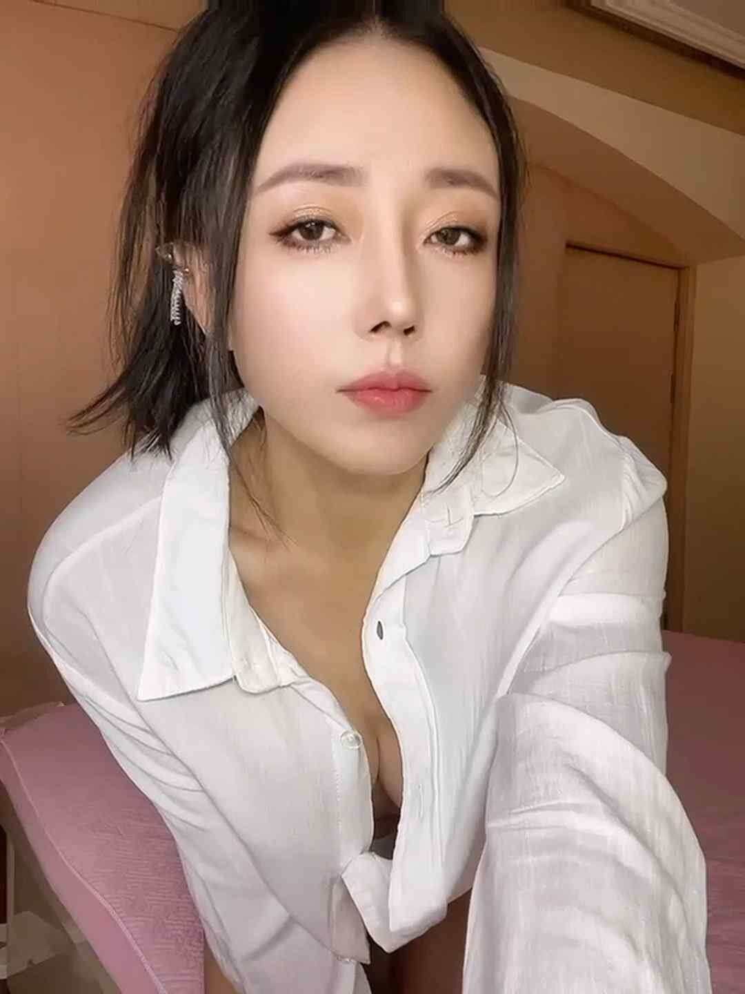 花椒 鱼多多 极美主播情趣美乳诱惑9V【278M】