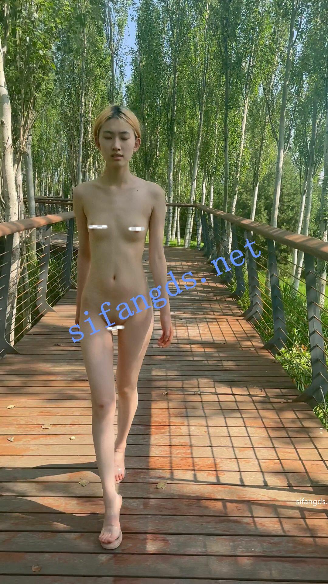 【补档】ஐ西萌ஐ长腿学妹濑濑 户外天桥 校园露出 自慰 4K版合集