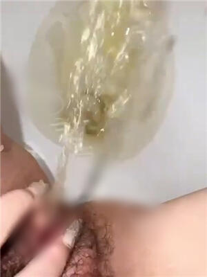 推特呲尿大比拼 各种妹妹放尿给你看 比比谁的穴嫩尿的远