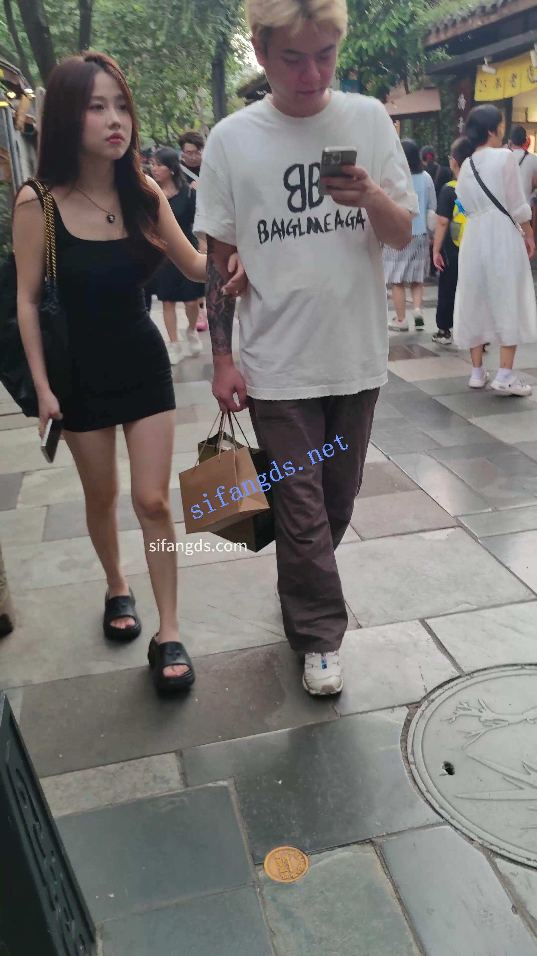 【CSCD】黑色包臀裙高颜值小姐姐和男朋友游玩，黑色内内