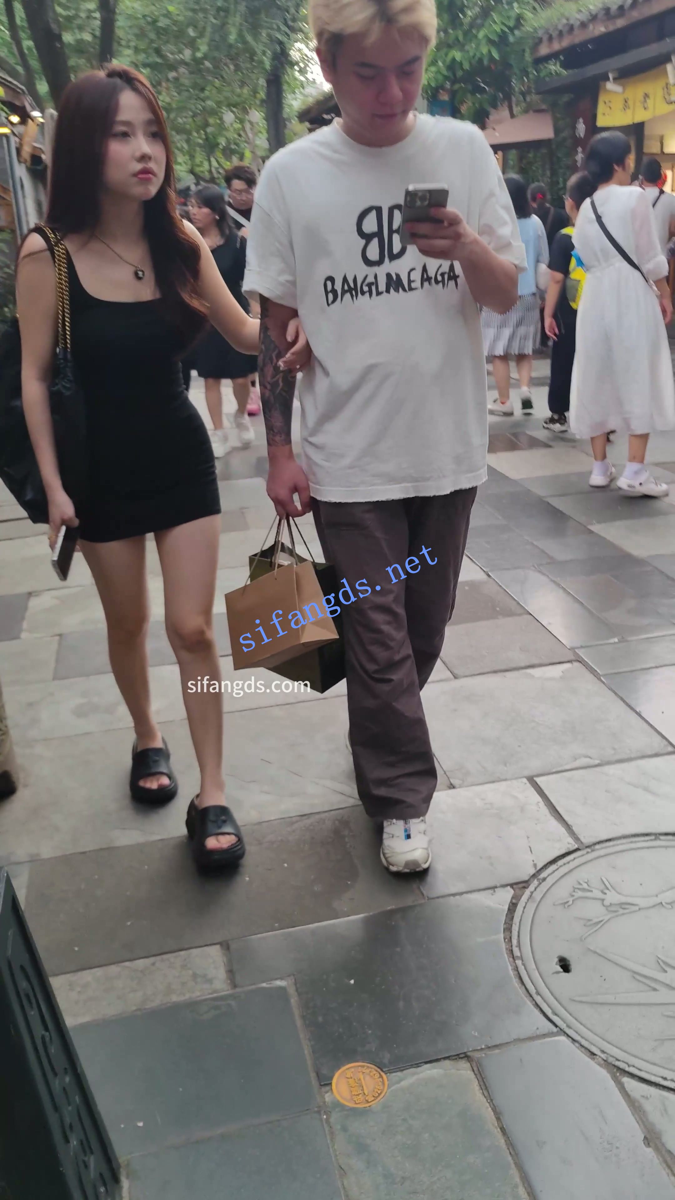 【CSCD】黑色包臀裙高颜值小姐姐和男朋友游玩，黑色内内