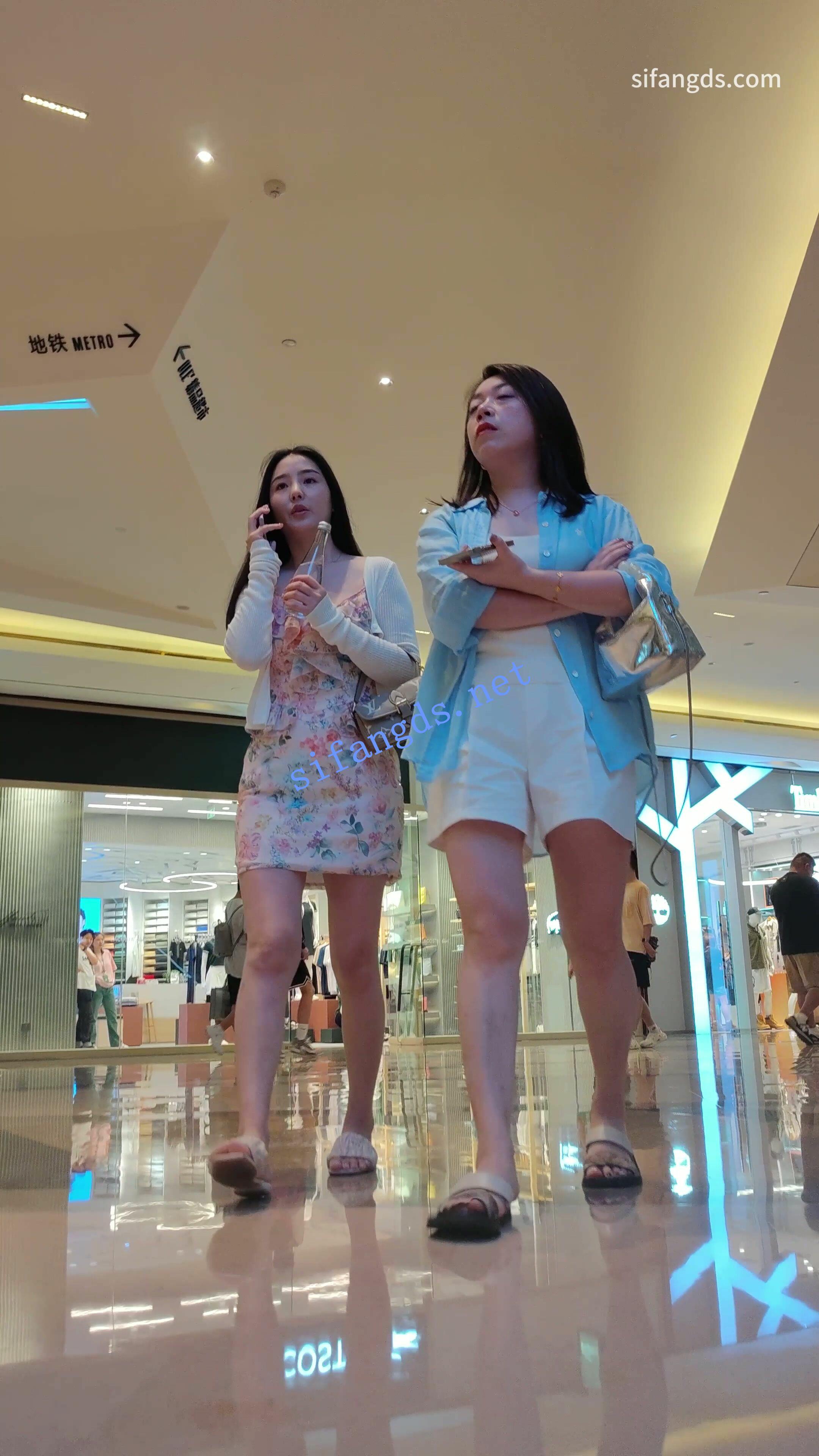 【CSCD】粉色印花连衣裙小姐姐和闺蜜逛街，白色窄内