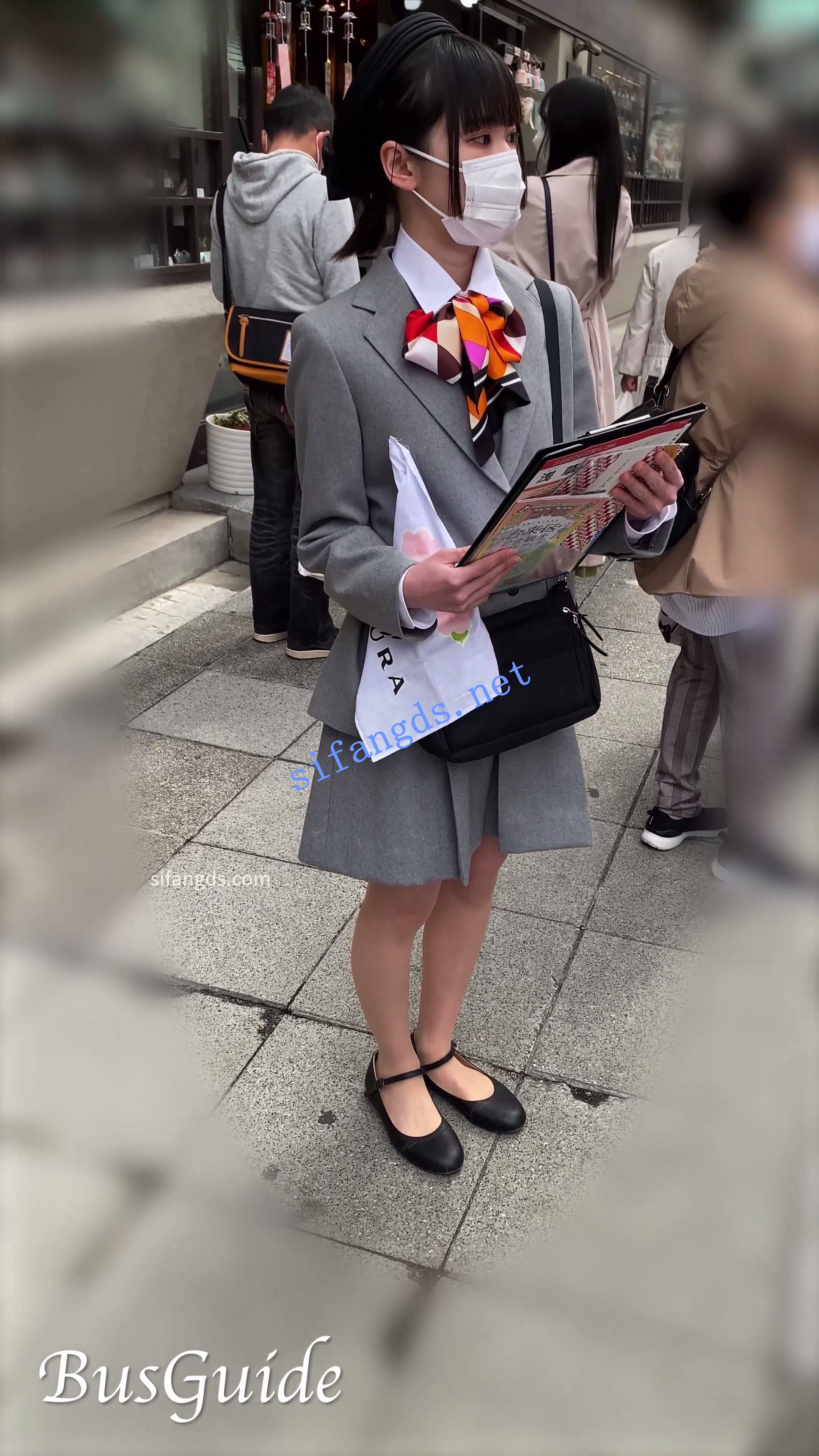【日产精选】092两部制服肉丝导游。蕾丝内裤前后抄底