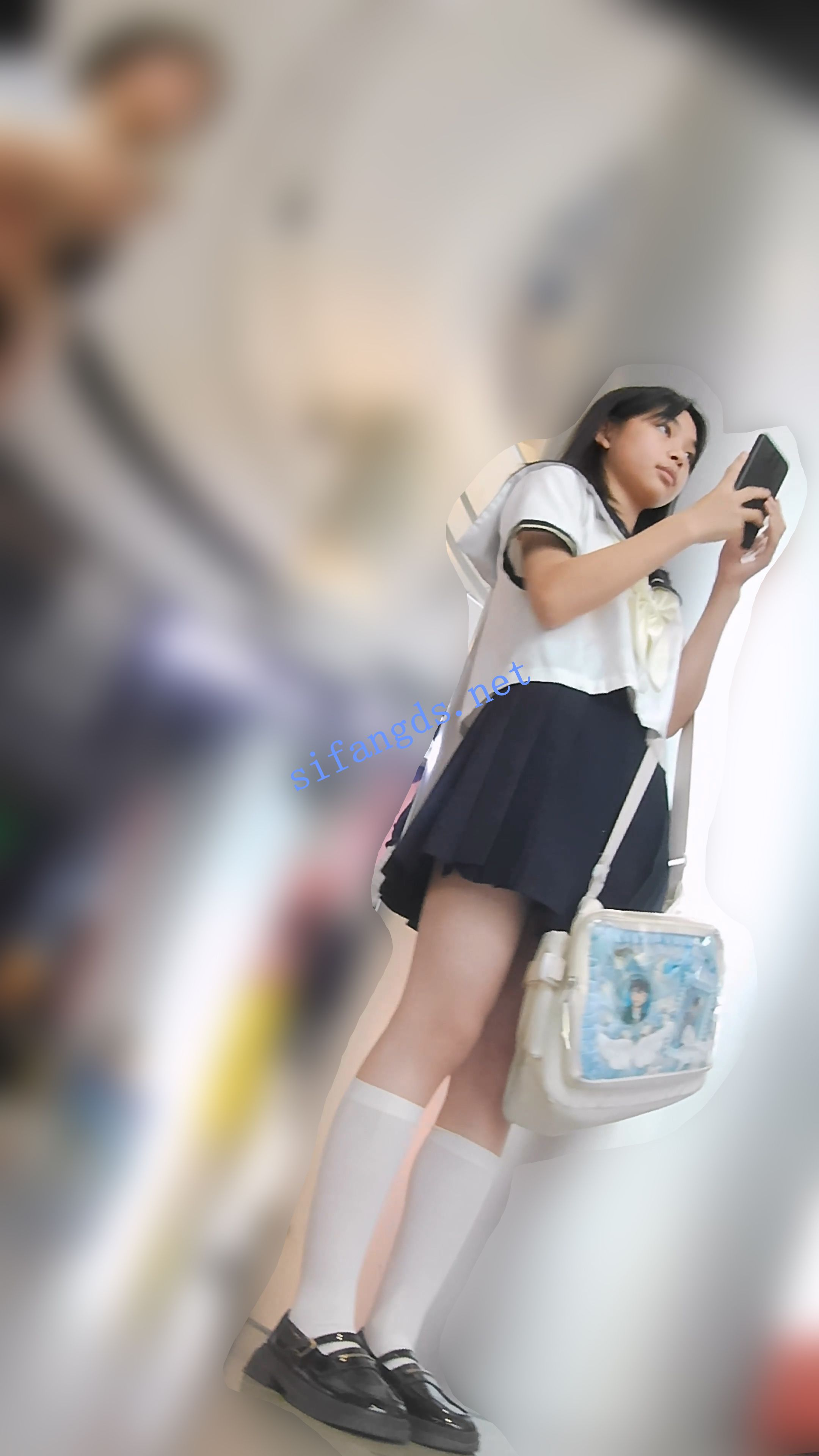 『D·D』-140-可爱水手服学生妹，到处找人合照，粉内