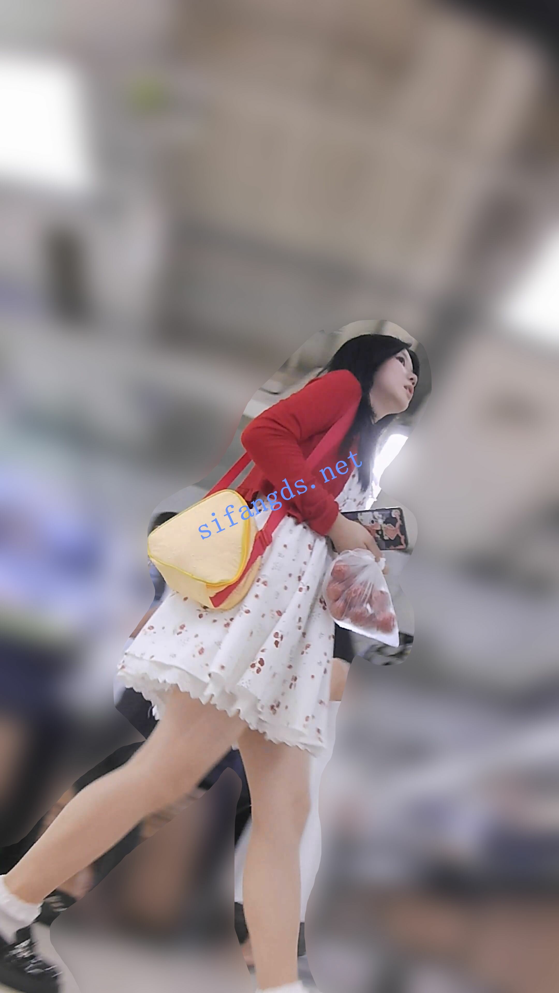 『D·D』-142-肉丝腿，红衣白花裙，黑窄内