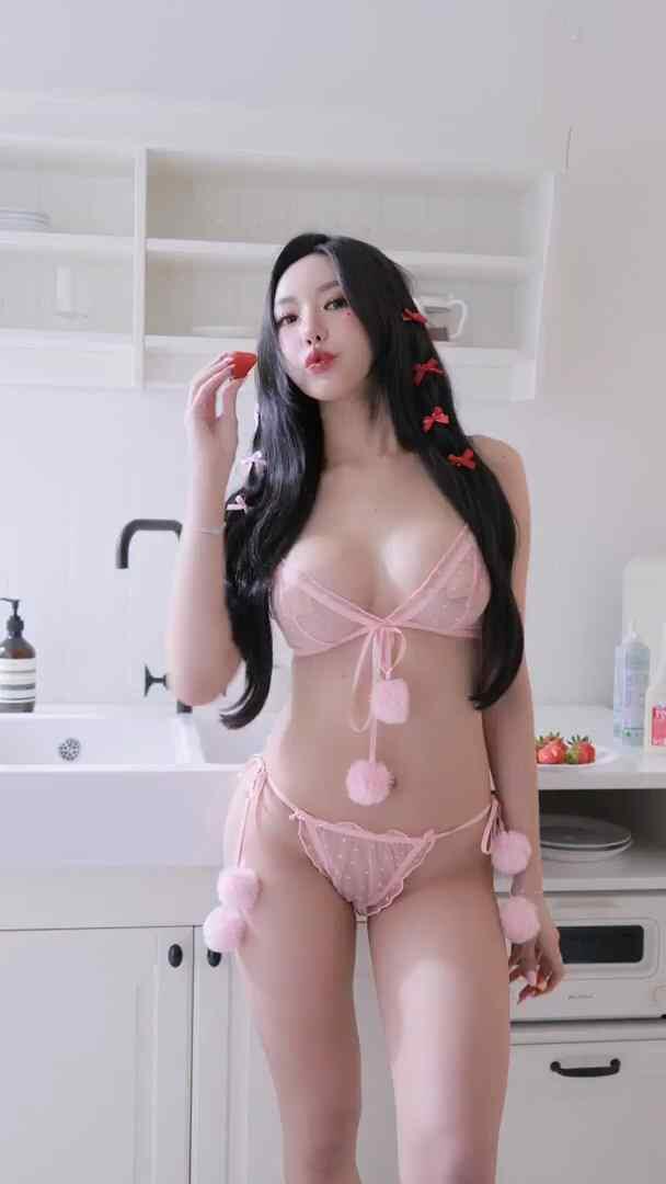 董顾冉 奶油味女孩私房摄影12V【927M】