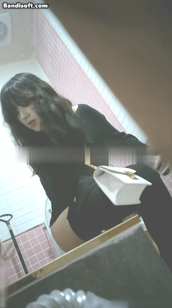 【韩国厕拍】卫生间美女放屁的声音太大了