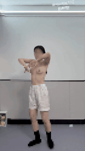 人气大三学妹【小乔（以安）】长视频定制拉升操