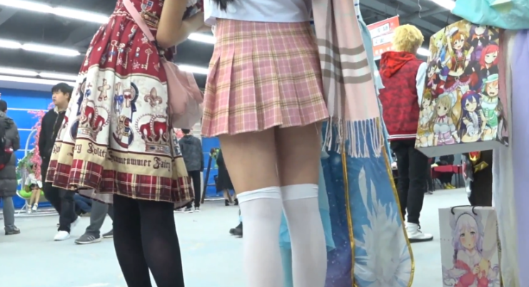 10.30  应求而发   国内漫展抄底COS妹妹的内裤，COS服内却穿着很可爱的内内