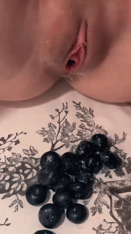 ⭐【重磅】推特极品清纯神颜露脸博主【金币崽】与金主爸爸3P 55V