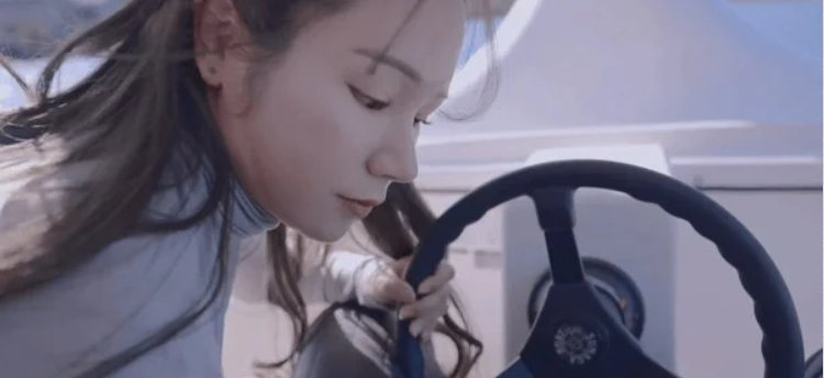 极品樱花妹蜜桃臀女神 naomiiichannel 私信_游湖时撕开黑丝袜来个船震，激情又刺激！【1.09GM_1v】