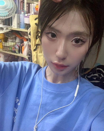 【真实泄密】 被培养成母狗很不错的清纯辣妹，超级反差【613M_100P+17V】