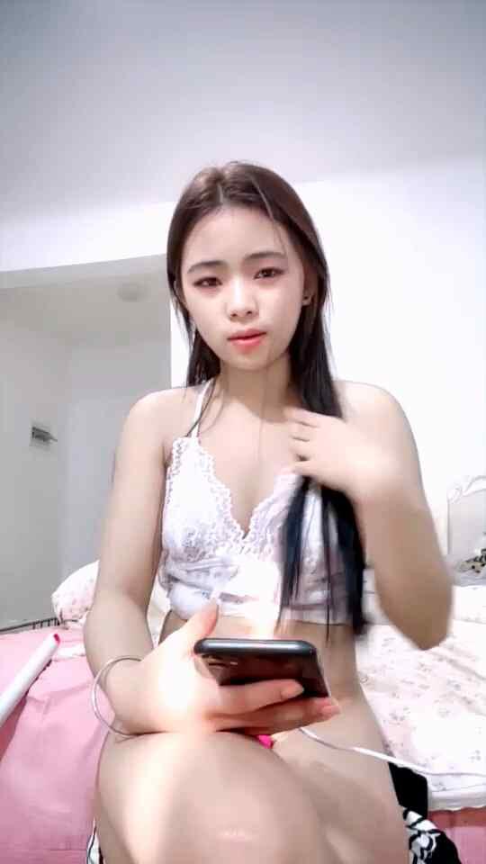 直播 女儿国微 学生妹劲爆裸舞4V【2.82G】