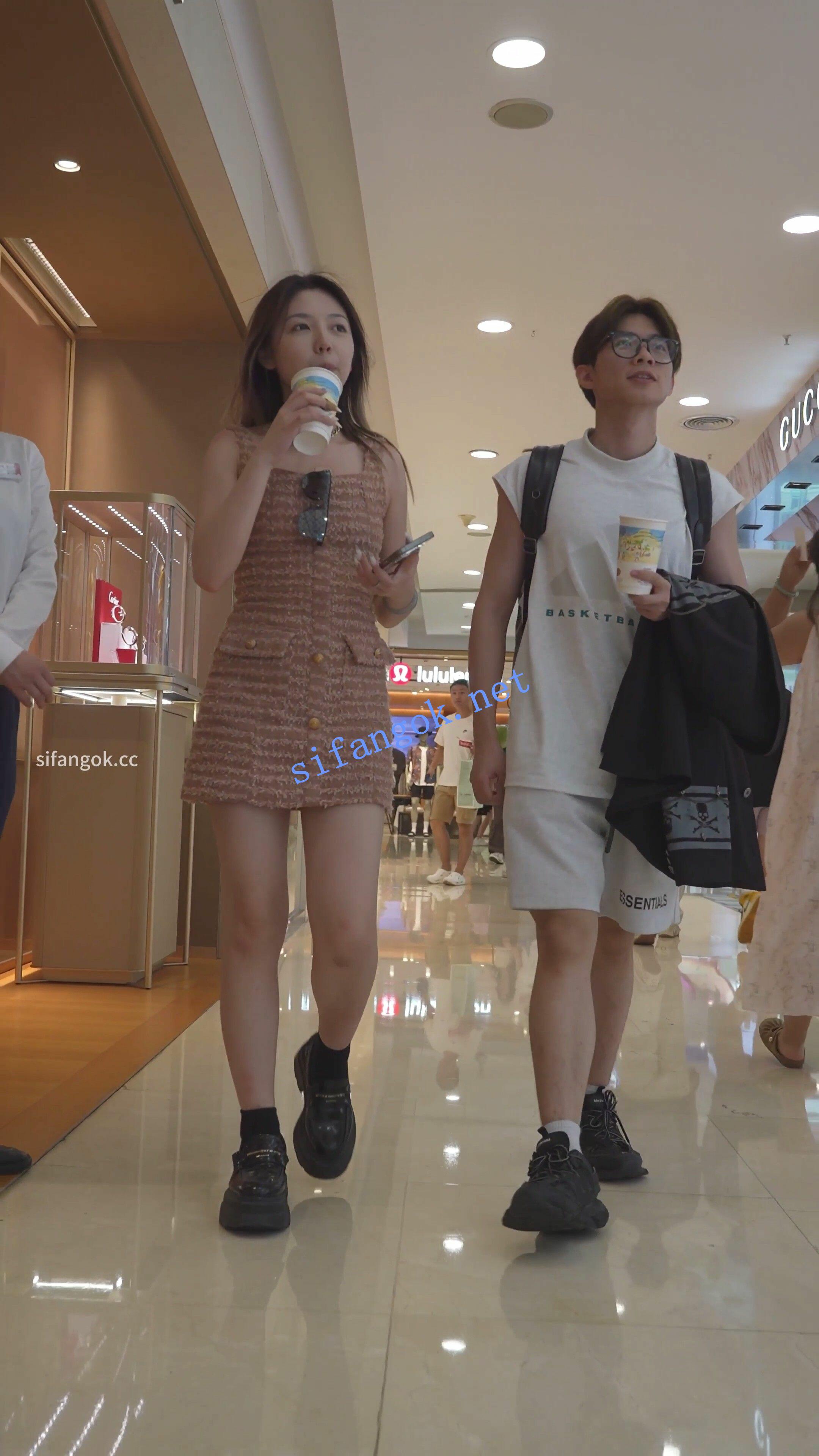 (BC-AA-633)蕾丝包臀裙美女约会逛街..红色内裤镜头前弯腰CD