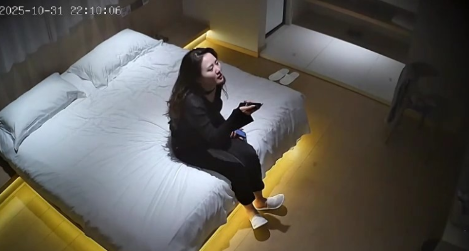 01.23  补链    10-31流出酒店偷拍❤️性饥渴气质少妇开好房等健壮男同事过来偷情各种姿势把他操爽了