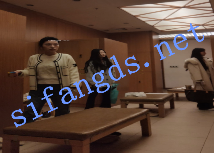 【温泉篇】极品三闺蜜一起来，让闺蜜看自己胸太小