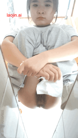【厕拍原档】刁钻角度新城某小区附近健身公园女厕合集无水印【61V/60.7G】