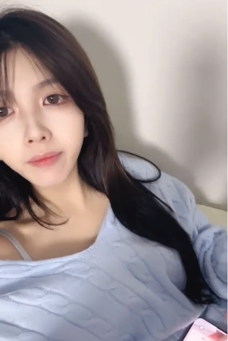 【00后乐园】大眼睛清纯00后小姐姐,下班在家兼职各种秀曼妙身材,修长美腿,美乳粉木耳都是极品【1220M_1V】