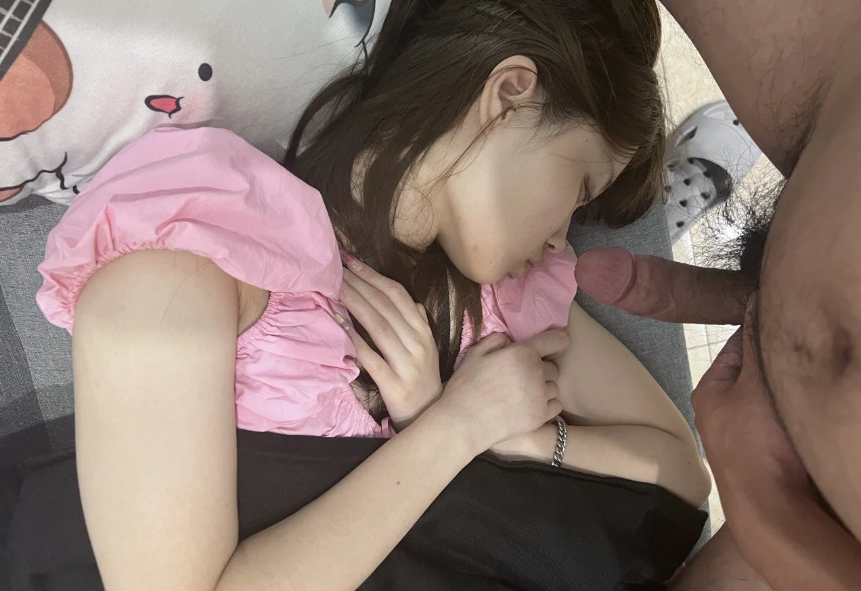 【原档泄密】「清纯眼镜妹妹和退伍男友」日常性爱视图流出 ，精液容器无套内射流出，生活中是一个乖乖女，床上情趣装挑逗 完整版【17.5G_27V+42P】