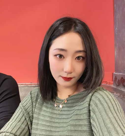 【云盘泄密流出】，超A御姐范短发模特，与男友同居自拍流出，日常记录生活，每天全裸穿高深鞋在镜子前练习【966M_21V+142P】