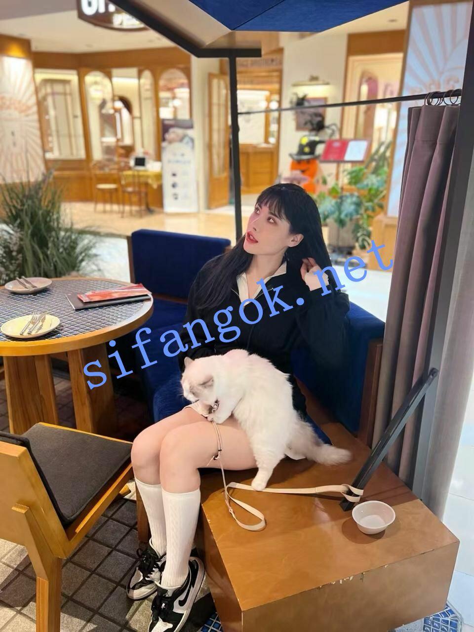 ❤️【精品】约啪大神【PiuPiuPiu】瑜伽教练兔兔 反差女大EE