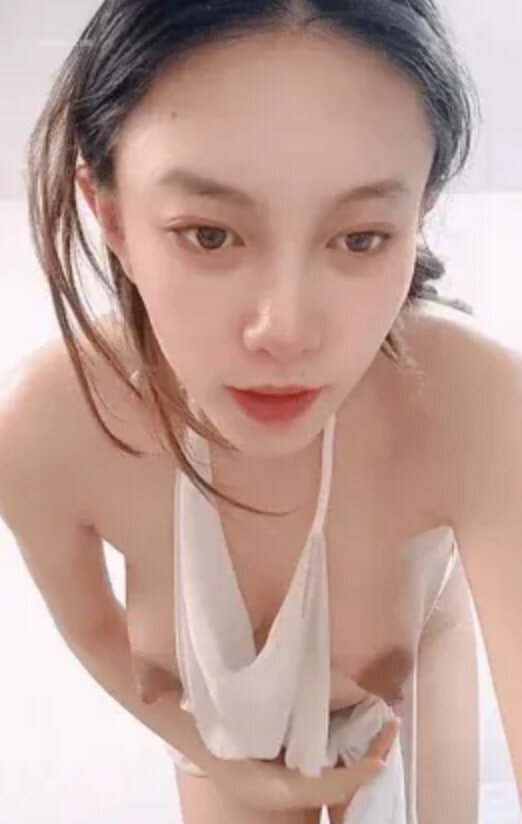 大奶尤物 鸭鸭很乖/倪妮 绝美吊钟乳喷奶自慰合集 86v100.7G